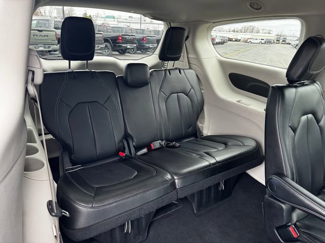 Certified 2023 Chrysler Pacifica Touring-L image 17