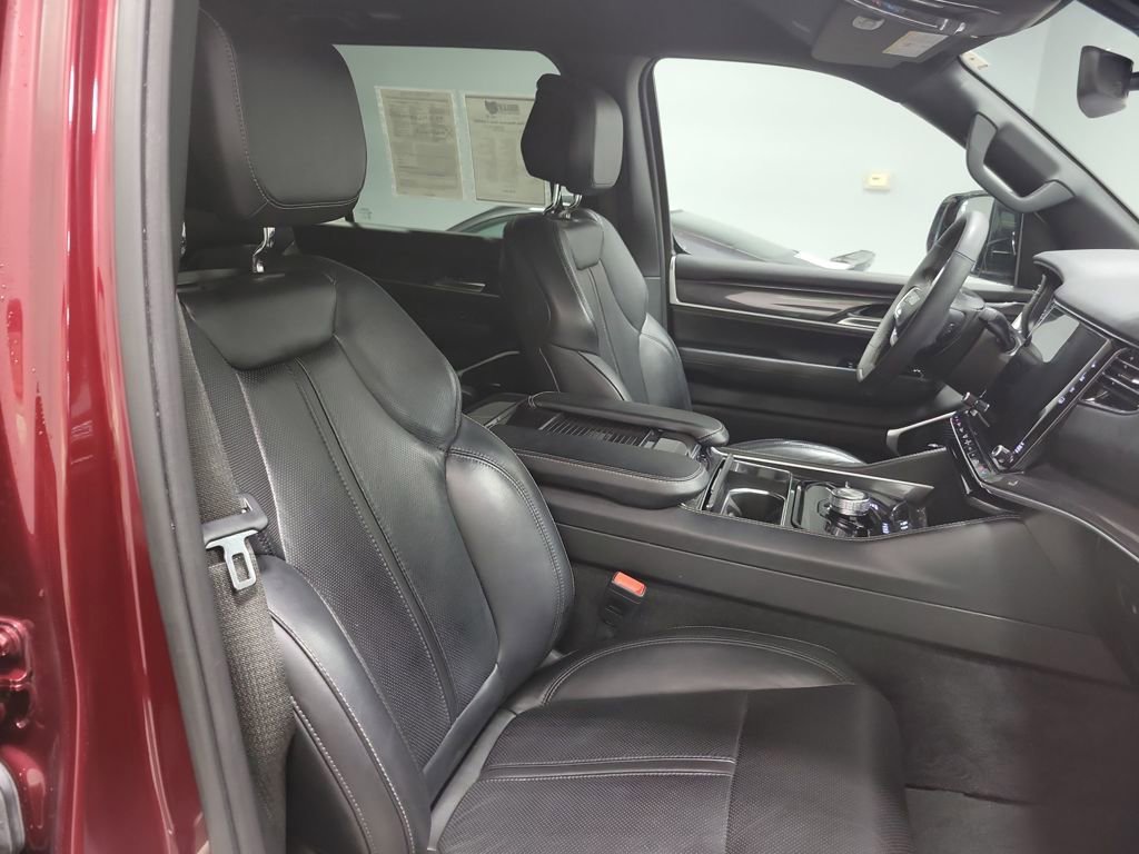 Used 2023 Jeep Wagoneer 4WD image 28