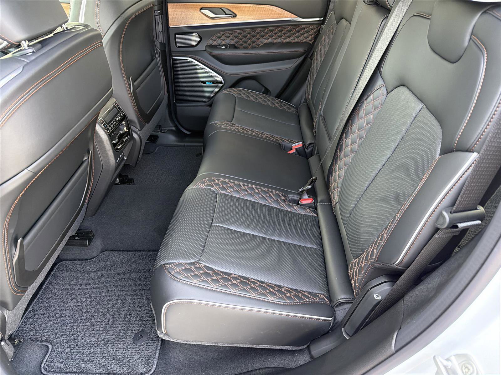 New 2026 Jeep Grand Cherokee Summit image 18