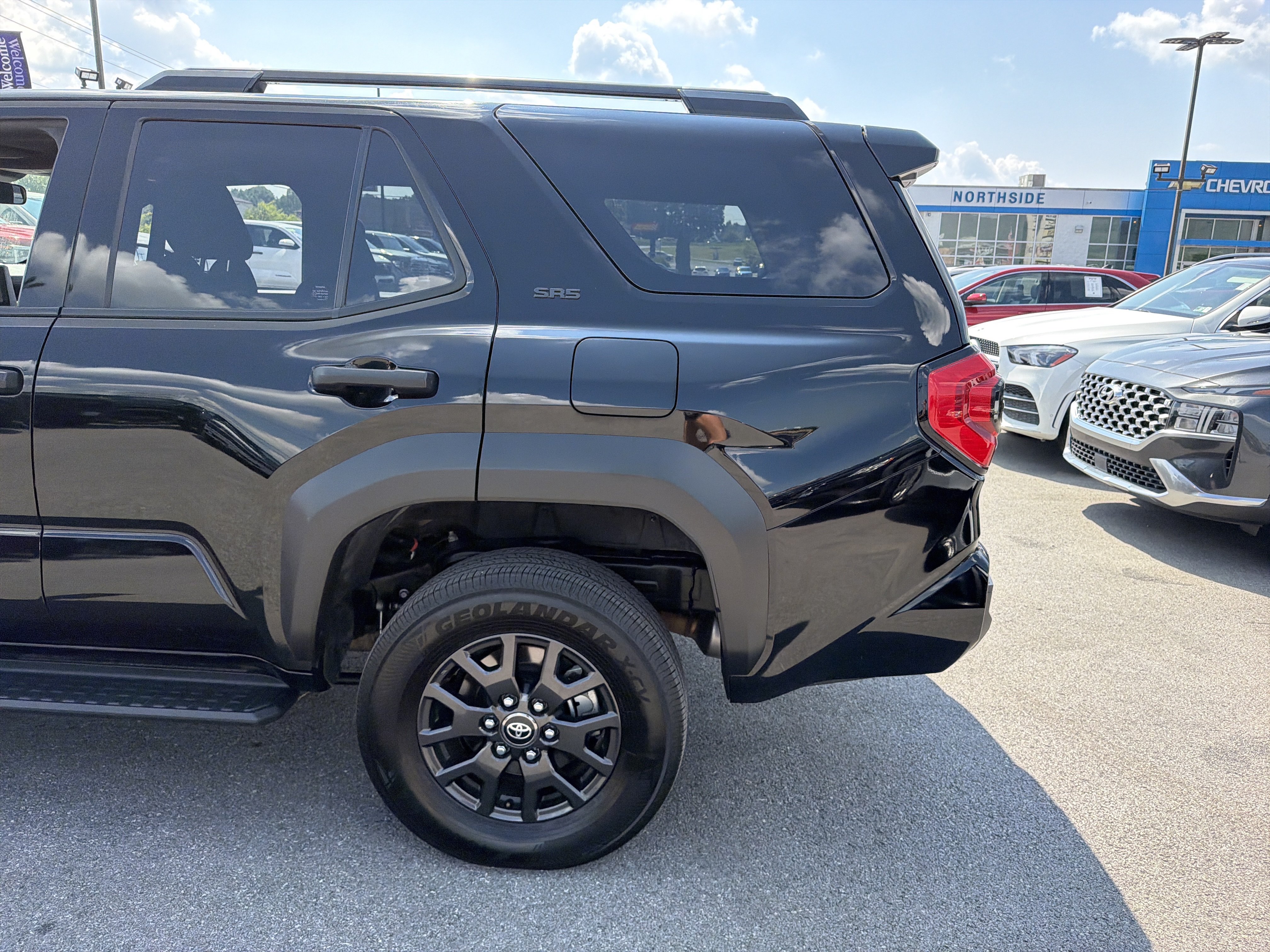 Used 2025 Toyota 4Runner SR5 AWD/4WD image 9