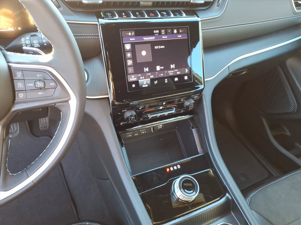 Used 2025 Jeep Grand Cherokee Altitude AWD/4WD image 15