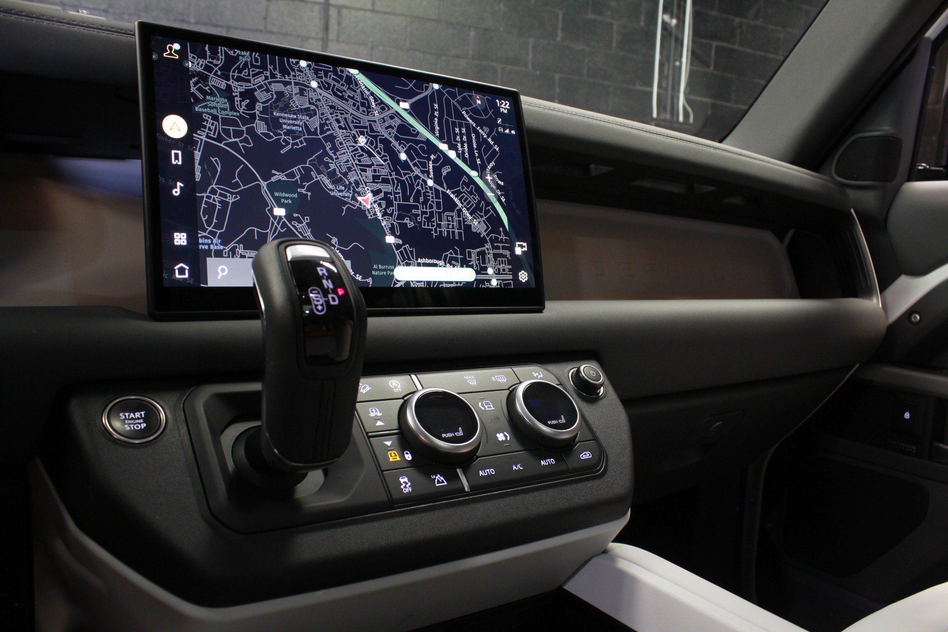 Used 2025 Land Rover Defender 110 X-Dynamic SE AWD/4WD image 61