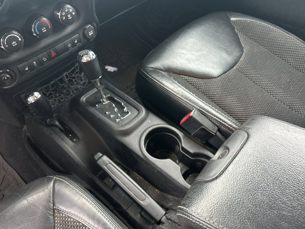 Used 2016 Jeep Wrangler Unlimited Sahara image 8