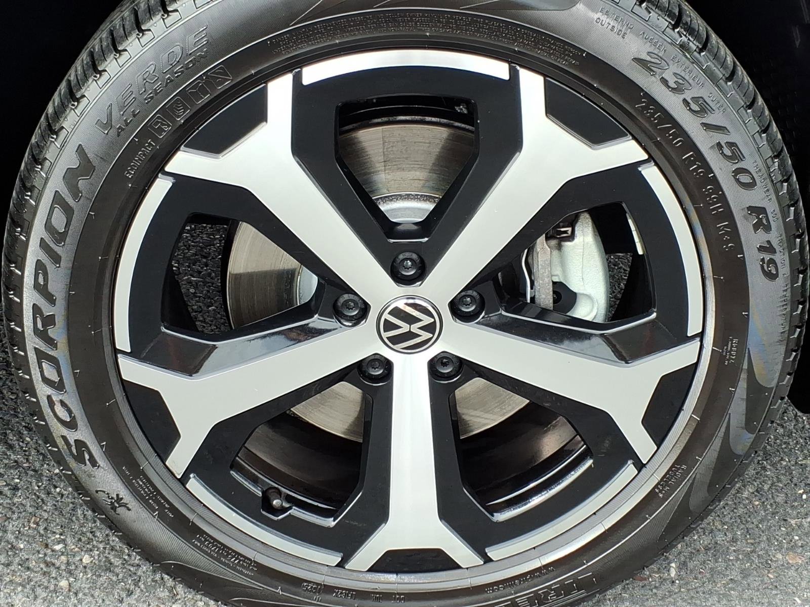 Certified 2025 Volkswagen Tiguan SE AWD/4WD image 9