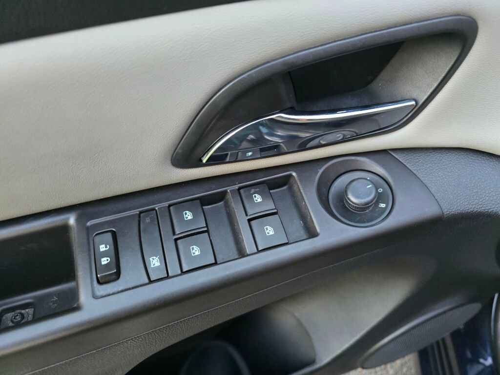 Used 2016 Chevrolet Cruze LS image 23
