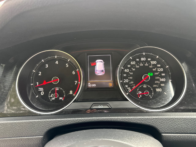 Used 2016 Volkswagen Golf 4-Door FWD image 24