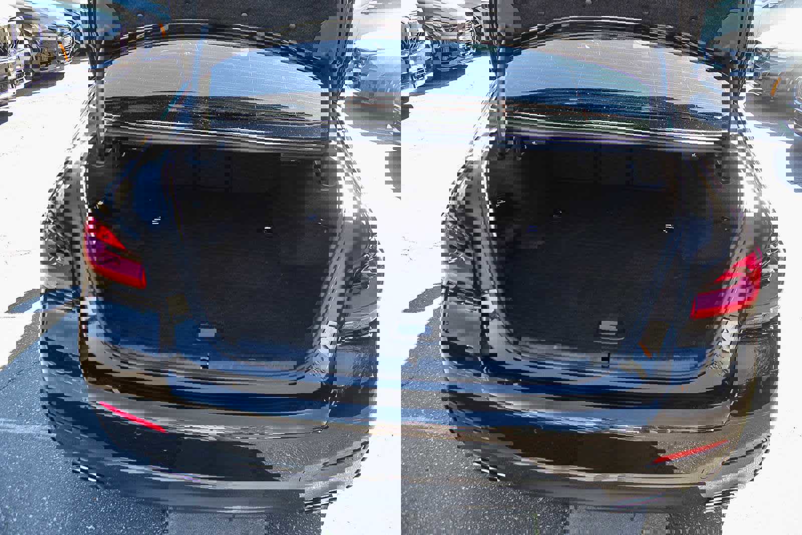 Used 2023 BMW 530e 530e w/ M Sport Package image 41