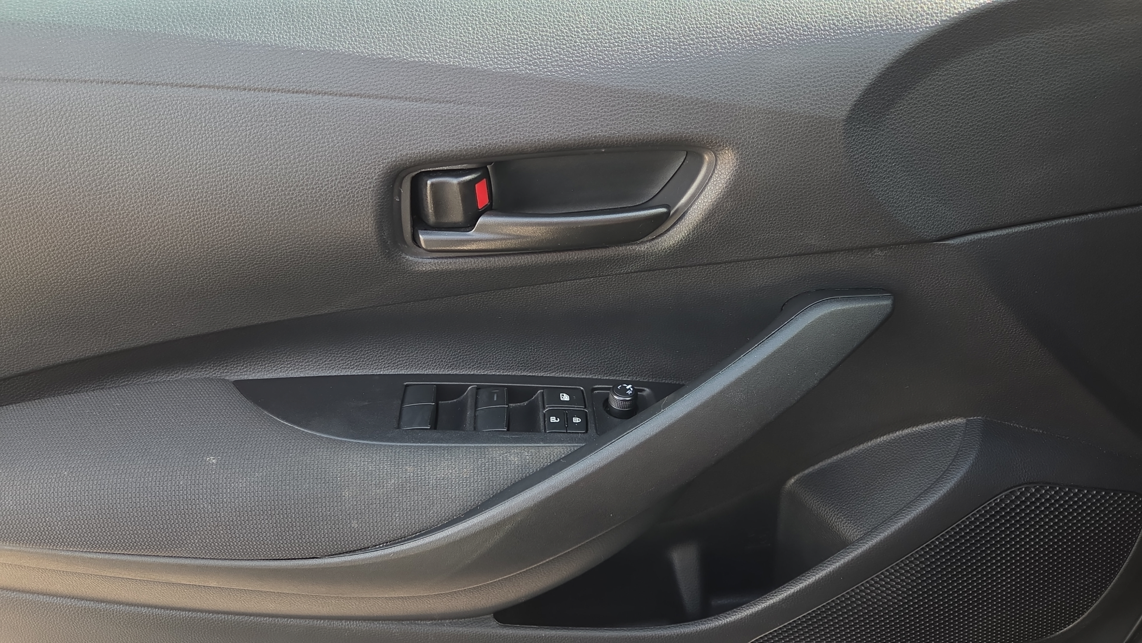 Used 2025 Toyota Corolla LE FWD image 20