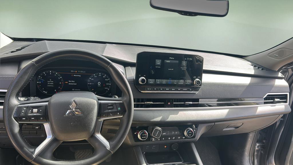 Used 2024 Mitsubishi Outlander SE image 13