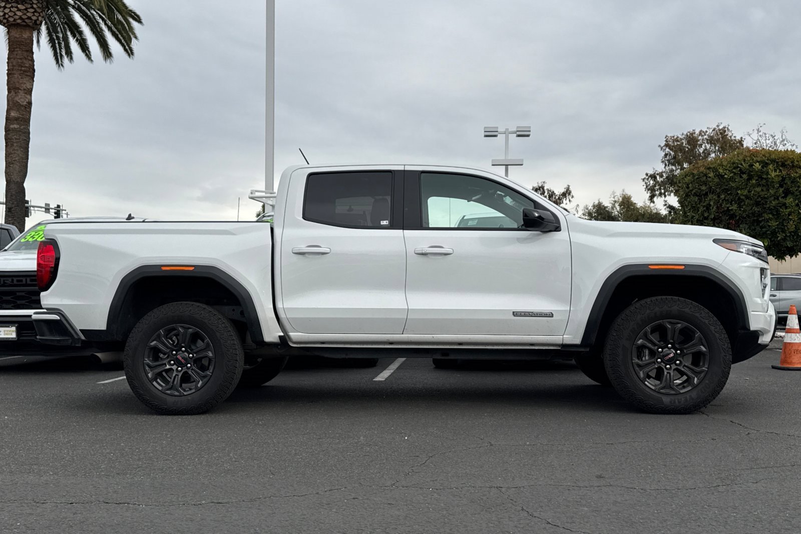 Used 2024 GMC Canyon Elevation w/ Trailering Package image 4