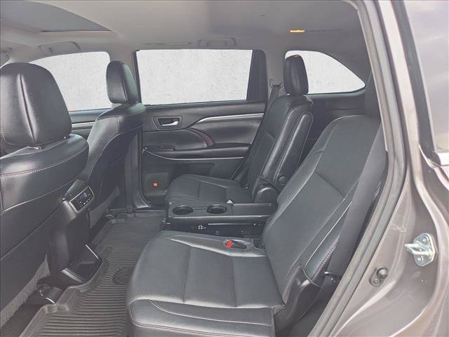Used 2017 Toyota Highlander Limited AWD/4WD image 17