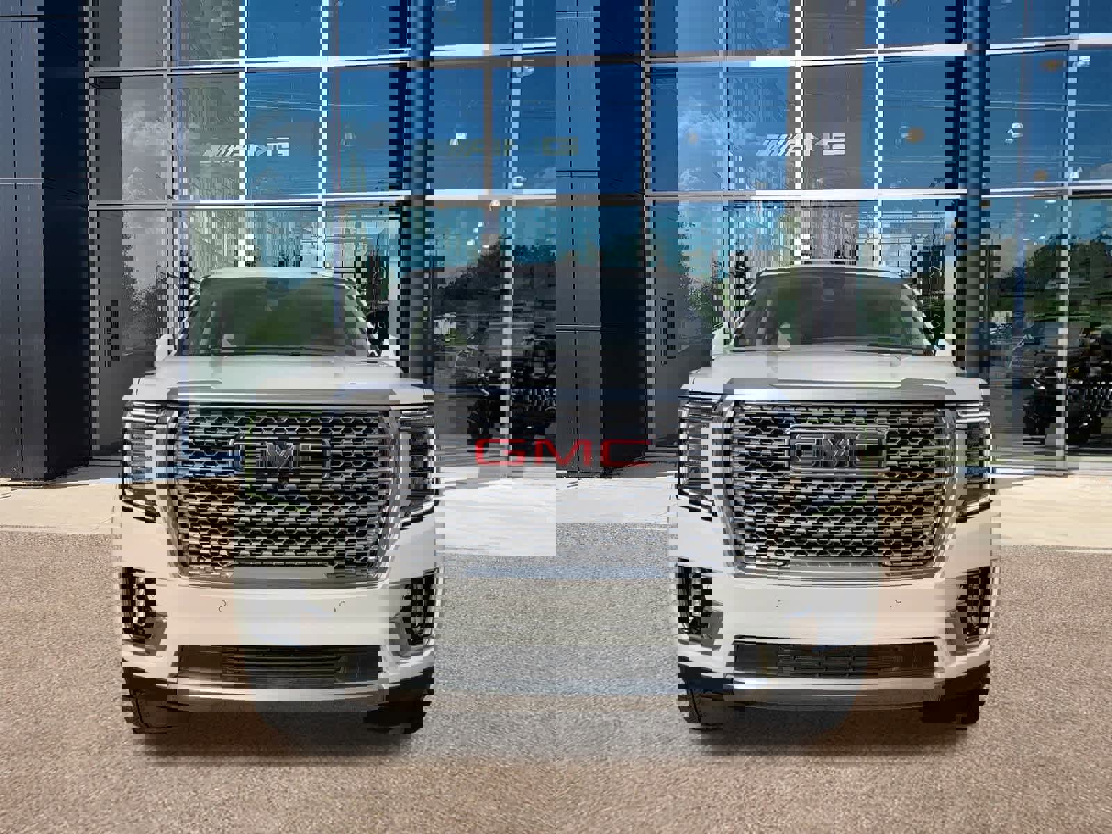 Used 2022 GMC Yukon XL Denali image 2