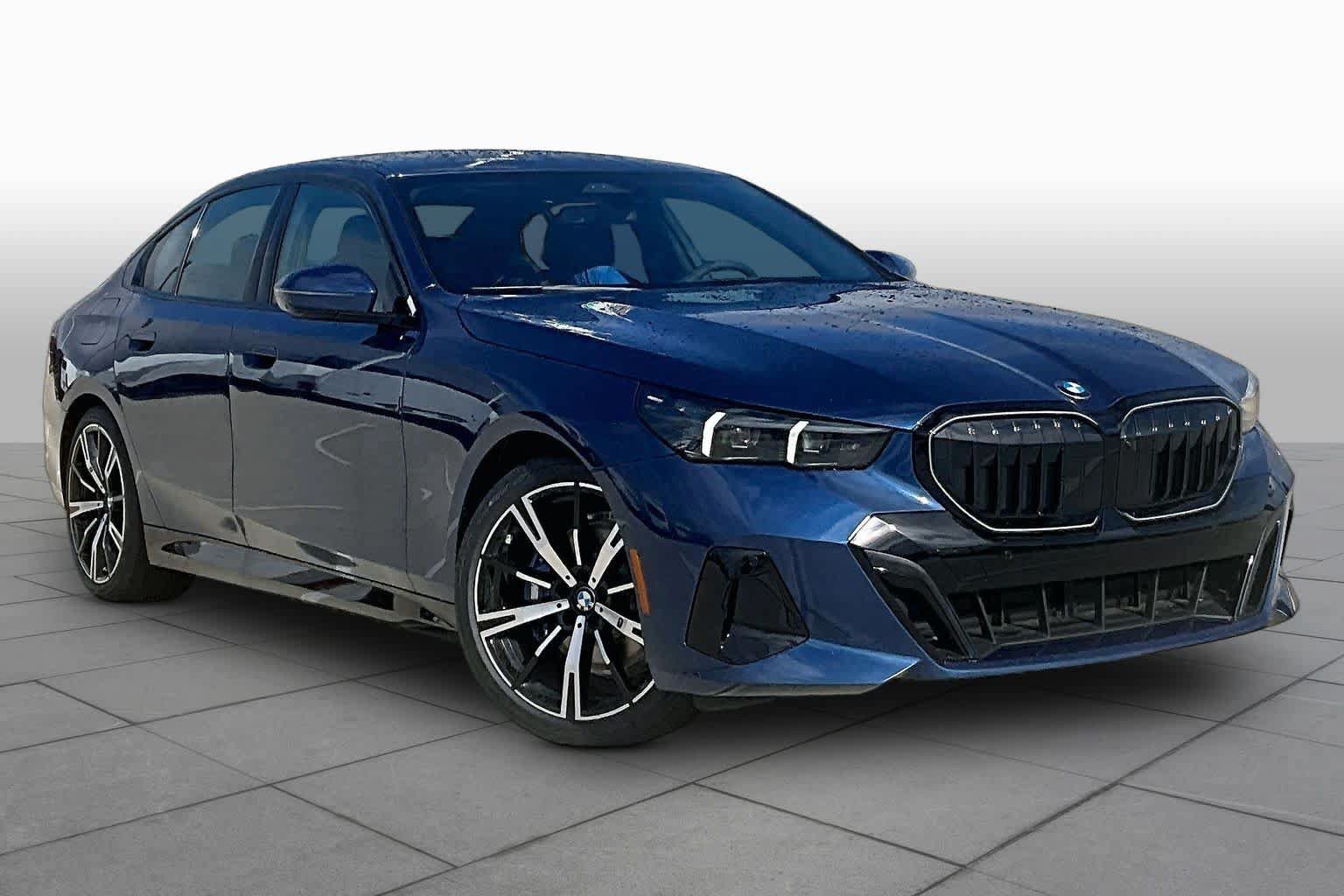 Used 2027 BMW 530i w/ M Sport Package RWD image 2