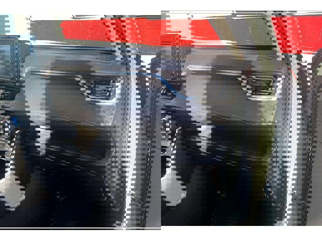 Used 2021 Toyota RAV4 XLE w/ Convenience Package image 17