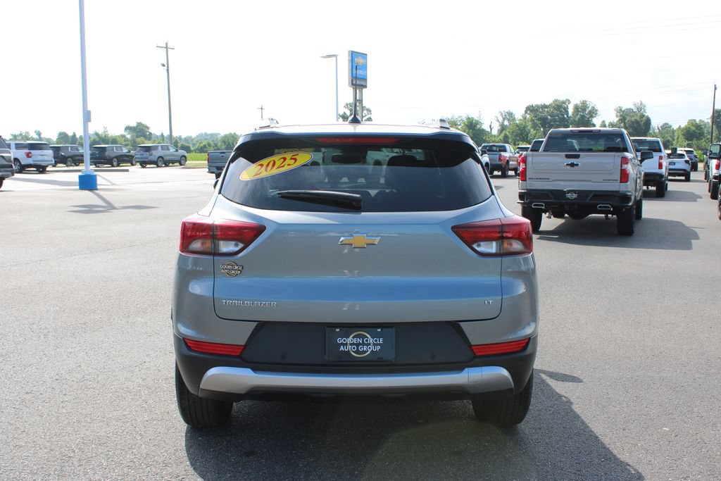 Used 2025 Chevrolet TrailBlazer LT w/ Convenience Package FWD image 8
