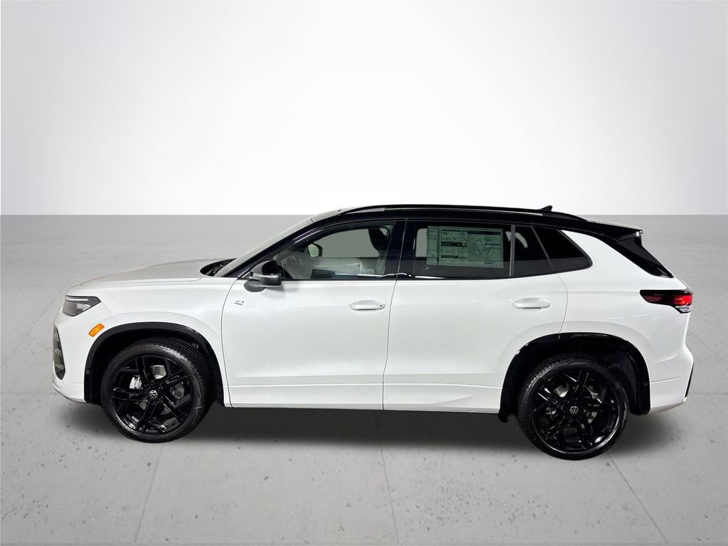 New 2025 Volkswagen Tiguan SE R-Line image 9