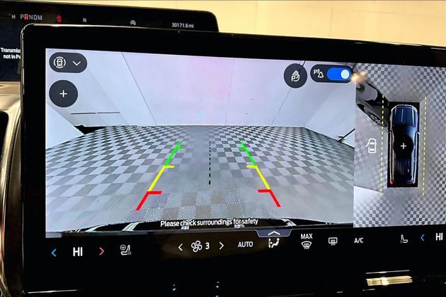 Used 2025 Ford Expedition Platinum image 30