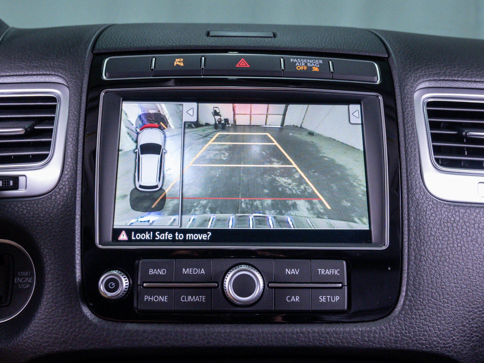 Used 2015 Volkswagen Touareg VR6 AWD/4WD image 26