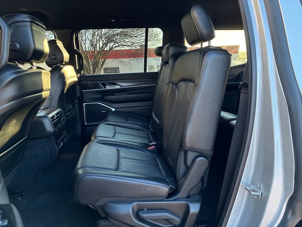 Used 2024 Jeep Wagoneer Series II w/ Flexible Seating Group image 25