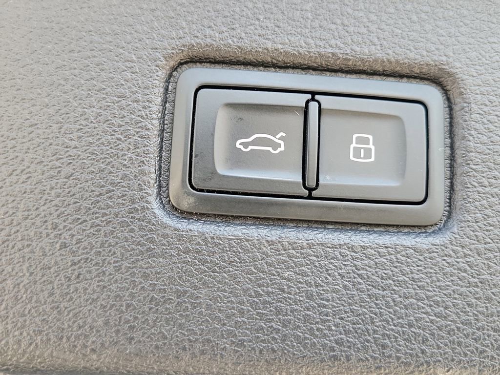 Used 2017 Audi Q7 3.0T Premium Plus AWD/4WD image 10