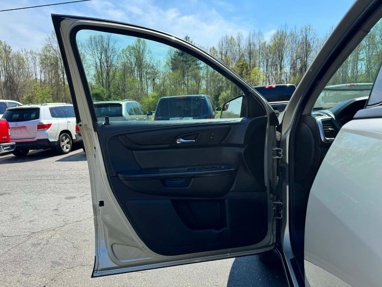 Used 2014 GMC Acadia SLE image 9