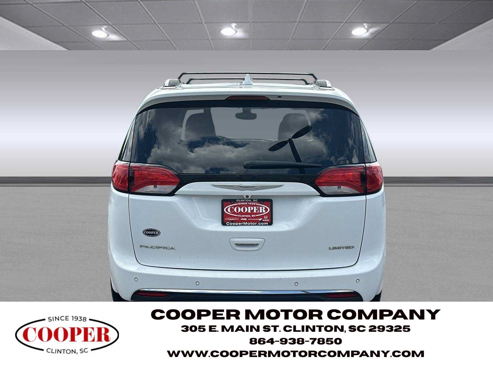 Used 2017 Chrysler Pacifica Limited w/ UConnect Theater Package FWD image 4