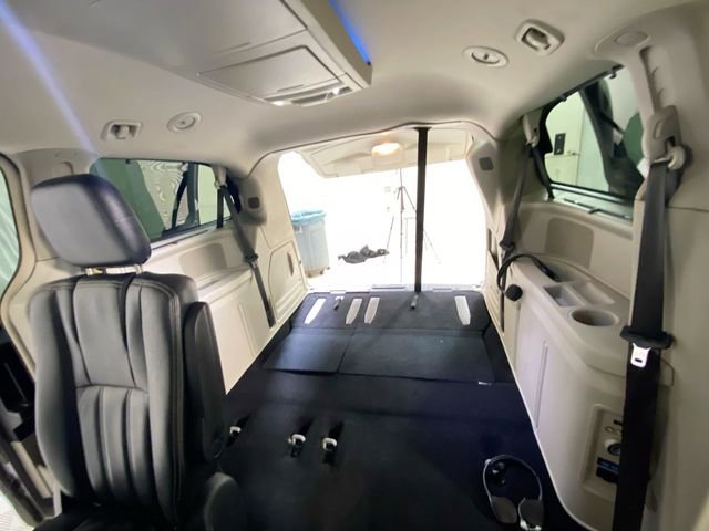 Used 2014 Chrysler Town & Country Touring w/ Driver Convenience Group image 30