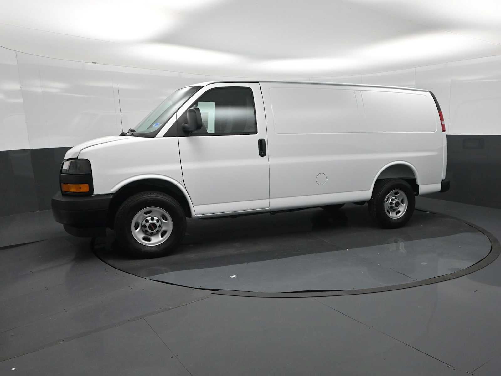 New 2026 GMC Savana 3500 w/ Driver Convenience Package RWD image 4