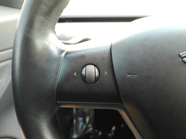 Used 2018 Tesla Model 3 Long Range RWD image 32
