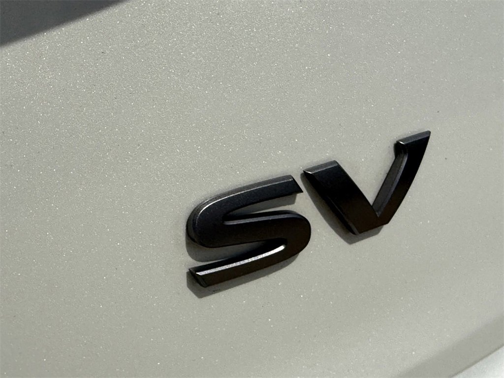 Used 2024 Nissan Rogue SV image 10