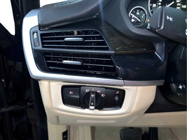 Used 2015 BMW X5 xDrive50i AWD/4WD image 31