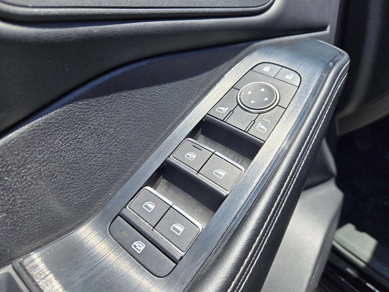Used 2024 Nissan Rogue SL FWD image 14