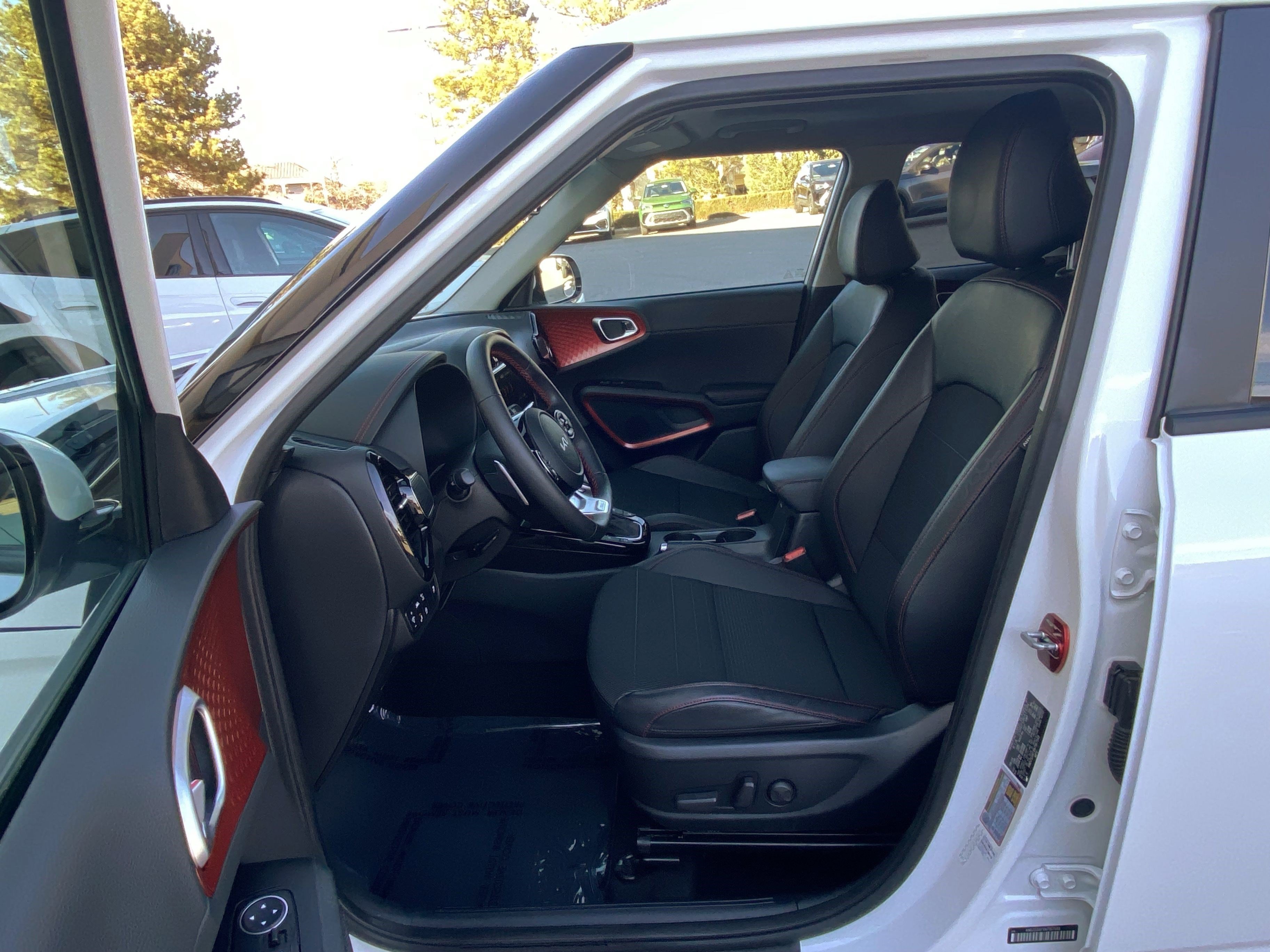 Used 2022 Kia Soul Turbo FWD image 36