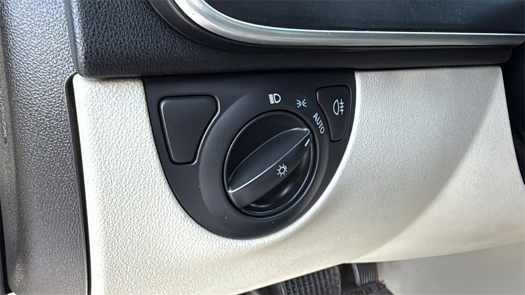 Used 2008 Saab 9-3 2.0T w/ Cold Weather Package image 29