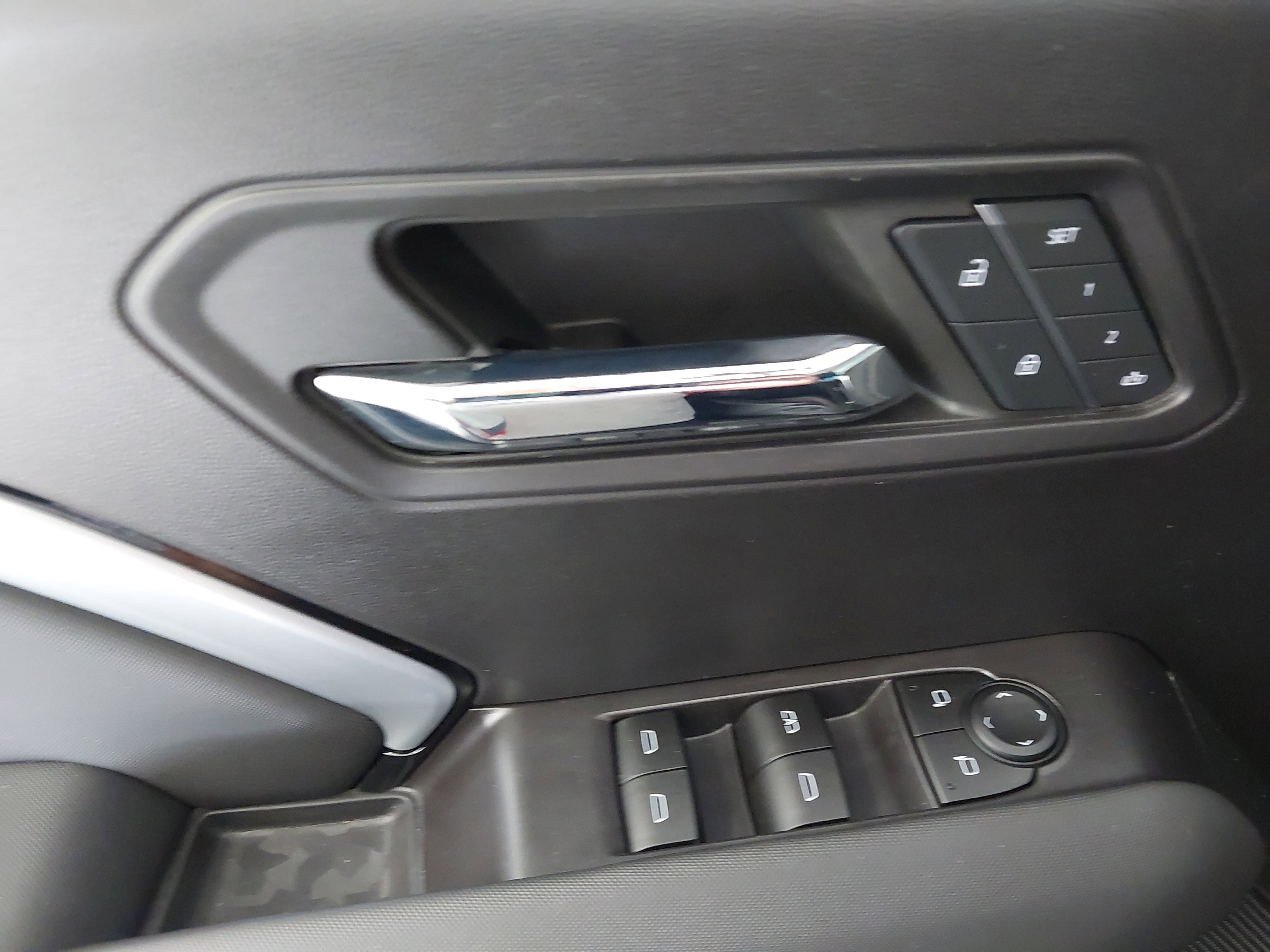 Used 2023 Chevrolet Colorado Z71 w/ Z71 Convenience Package 2 image 26