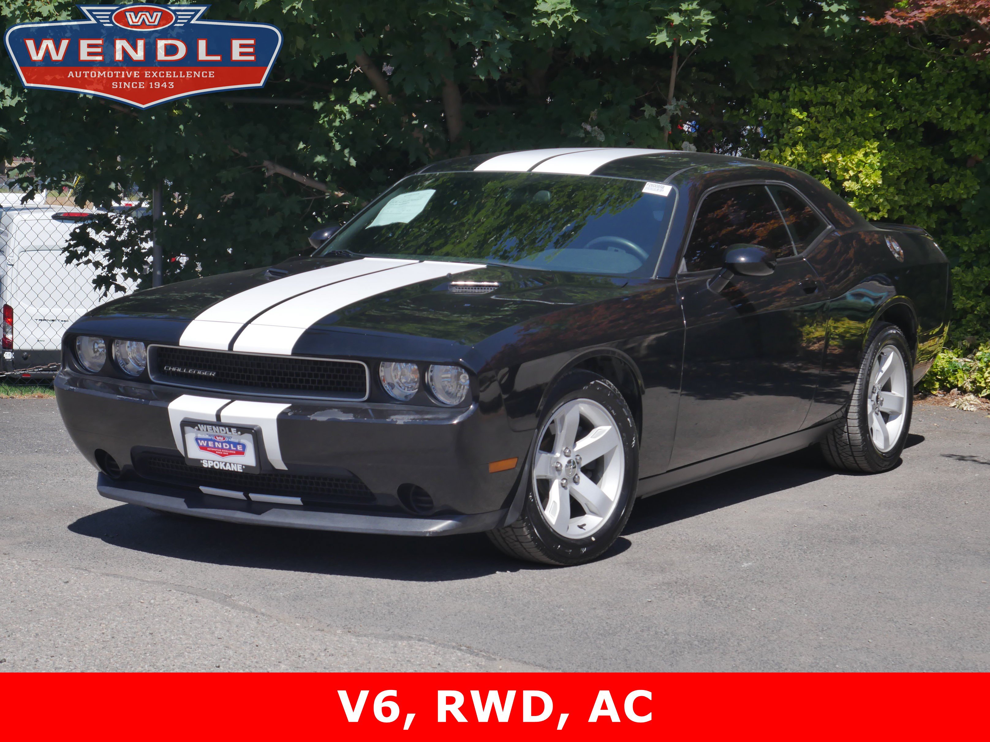 Used 2013 Dodge Challenger SXT RWD image 1