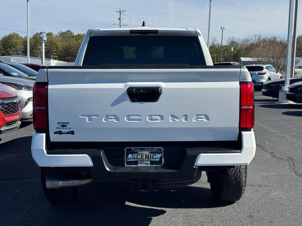 Used 2025 Toyota Tacoma TRD Off-Road AWD/4WD image 4