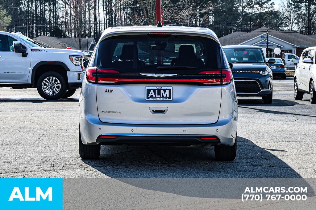 Used 2024 Chrysler Pacifica Touring-L image 12