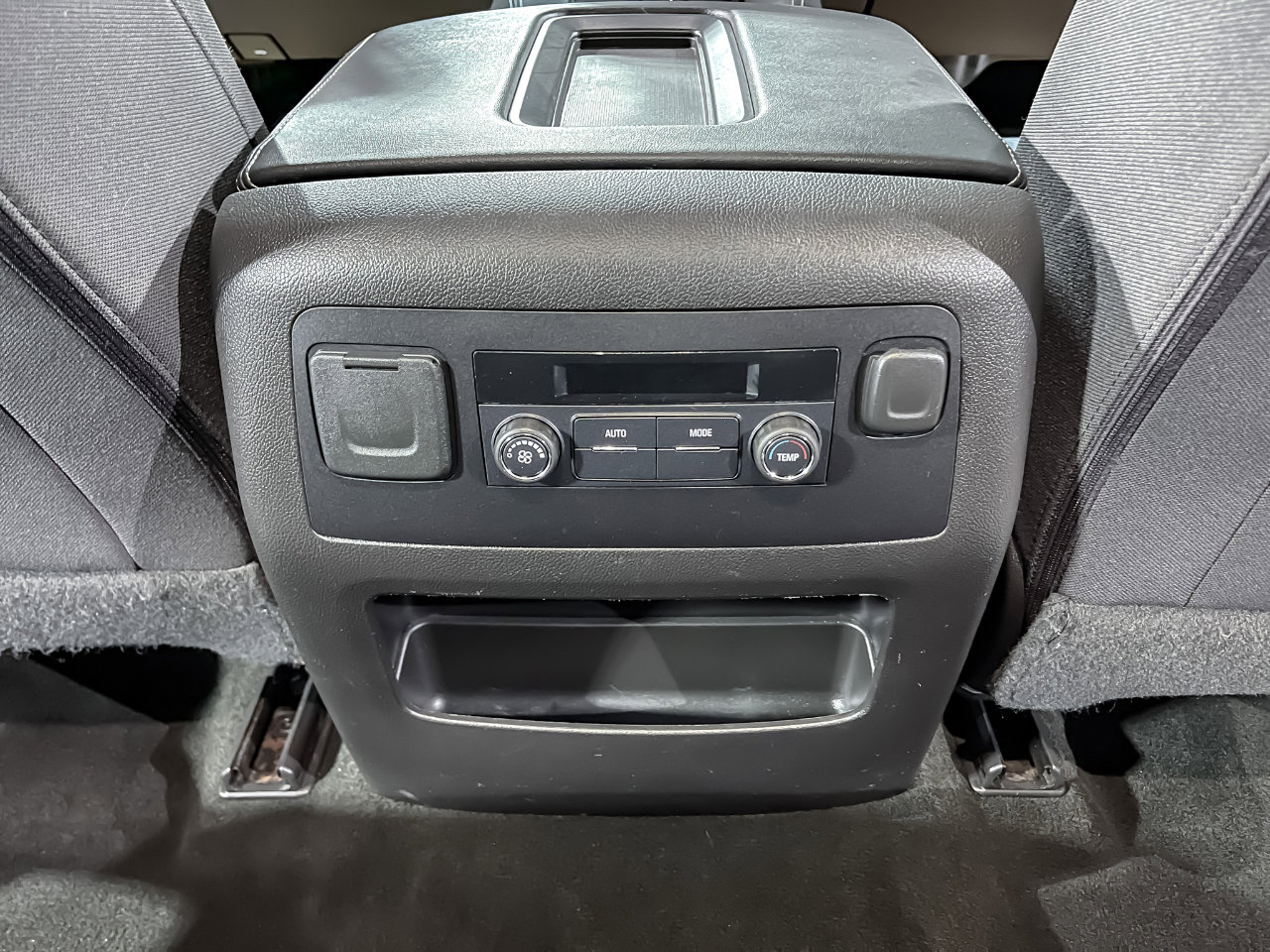 Used 2016 GMC Yukon SLE w/ Convenience Package AWD/4WD image 29