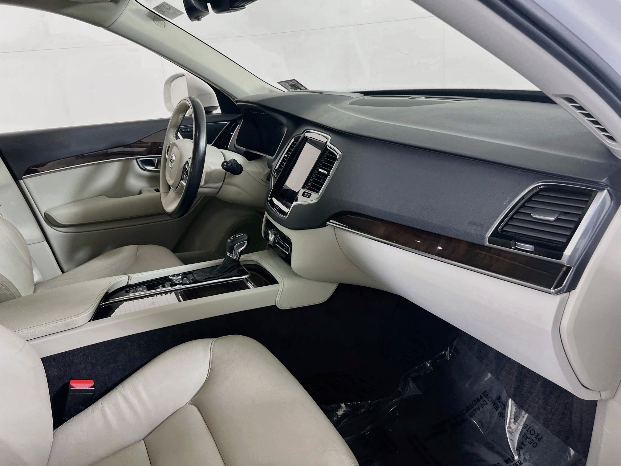 Used 2017 Volvo XC90 T6 Momentum w/ Vision Package AWD/4WD image 31