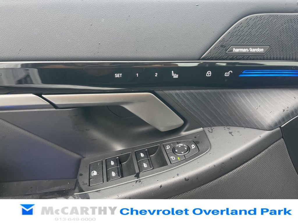 Used 2025 BMW 530i xDrive w/ Premium Package AWD/4WD image 35