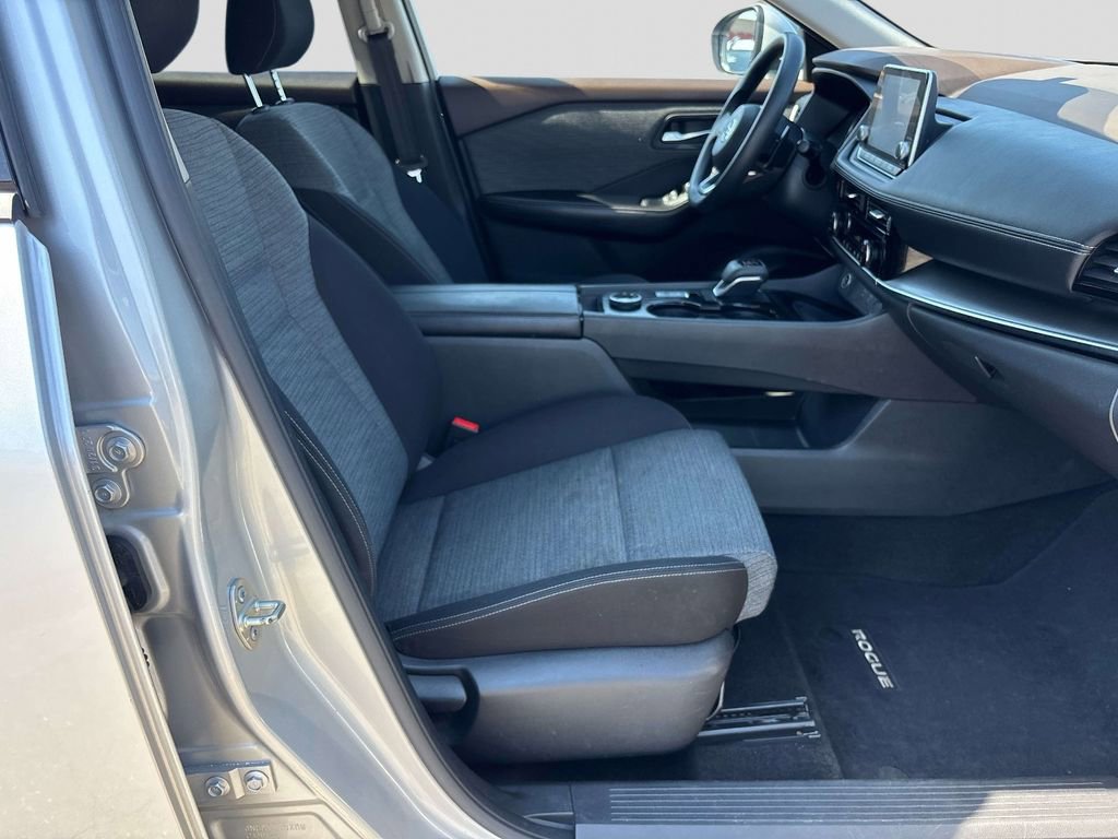 Used 2021 Nissan Rogue SV image 15