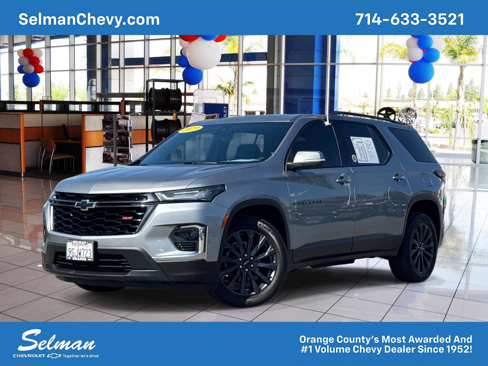 Used 2023 Chevrolet Traverse RS FWD image 1