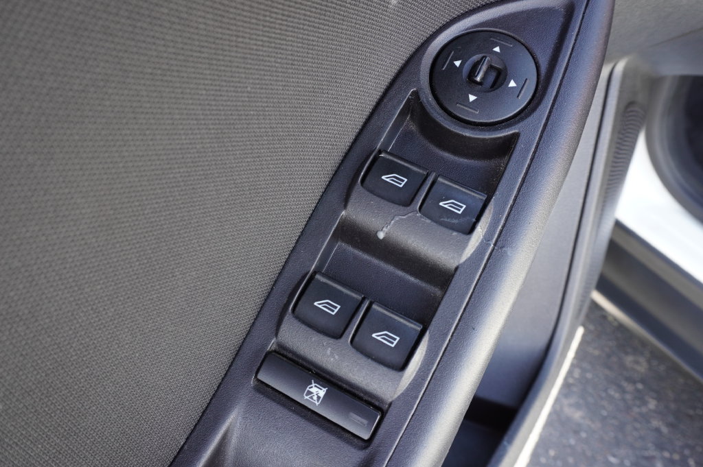 Used 2015 Ford Focus SE w/ Reverse Sensing Package FWD image 18