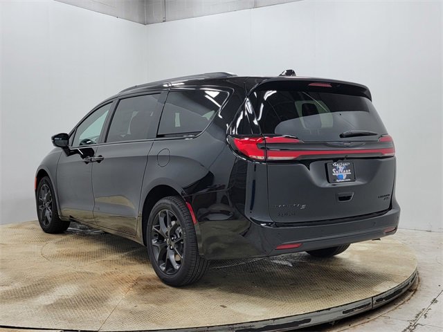 New 2026 Chrysler Pacifica Limited w/ S Appearance Package image 7
