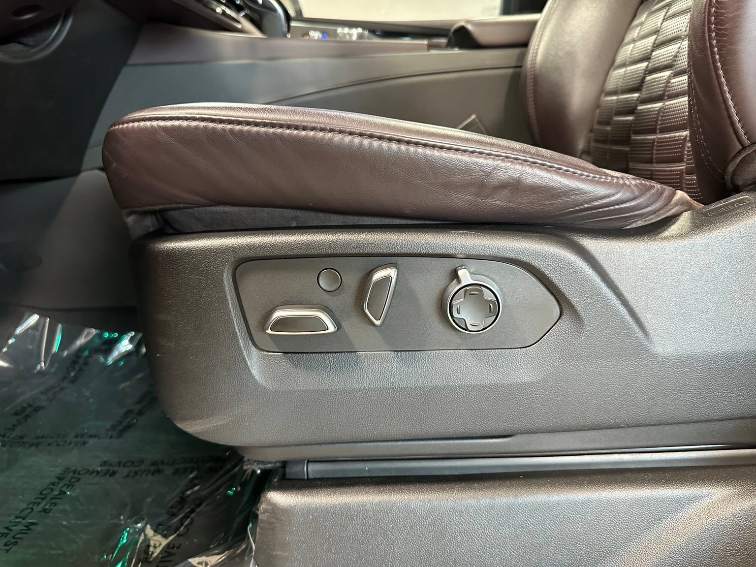 Used 2023 Cadillac Escalade V AWD/4WD image 16