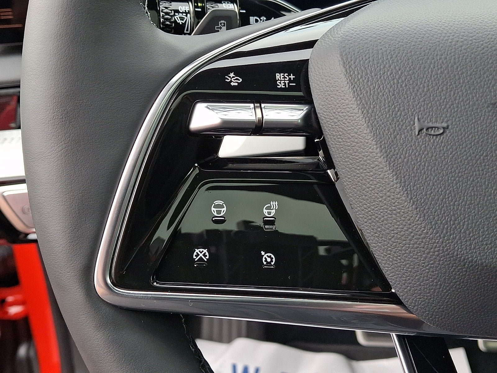 Certified 2025 Cadillac Optiq Sport 2 AWD/4WD image 27