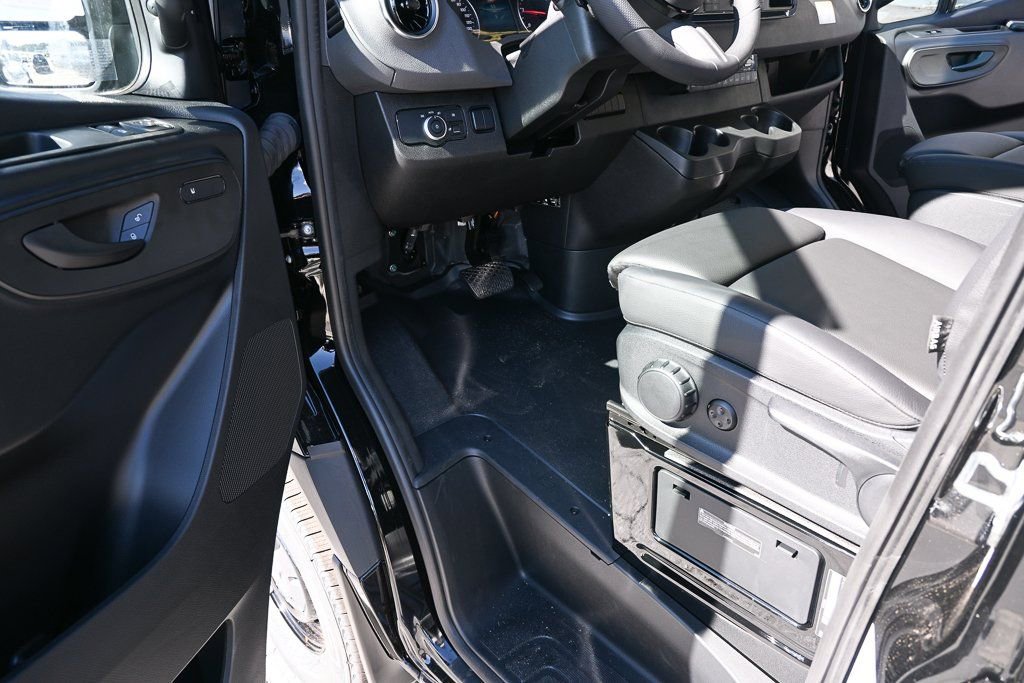 Used 2025 Mercedes-Benz Sprinter 2500 image 7