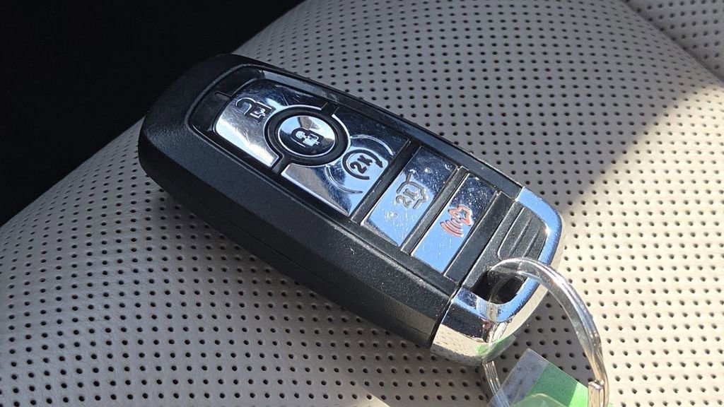 Used 2020 Lincoln Corsair Reserve w/ Equipment Group 201A image 38