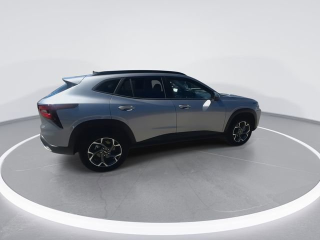 Used 2024 Chevrolet Trax LT w/ Driver Confidence Package FWD image 11